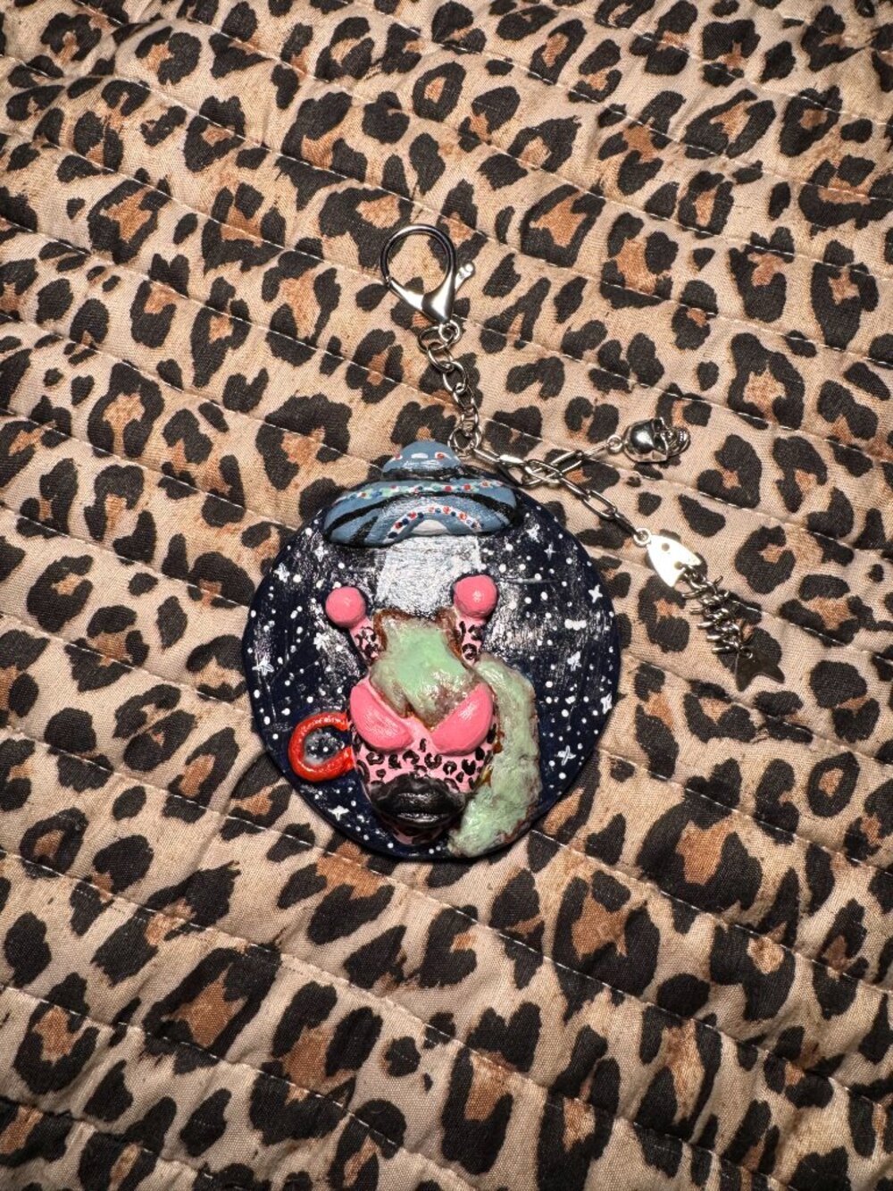 Cheetah Alien Key Chain - Picture 3 of 7